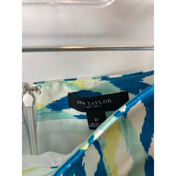 Ann Taylor Geometric Pattern Pencil Skirt size 0 - Picture 4 of 6